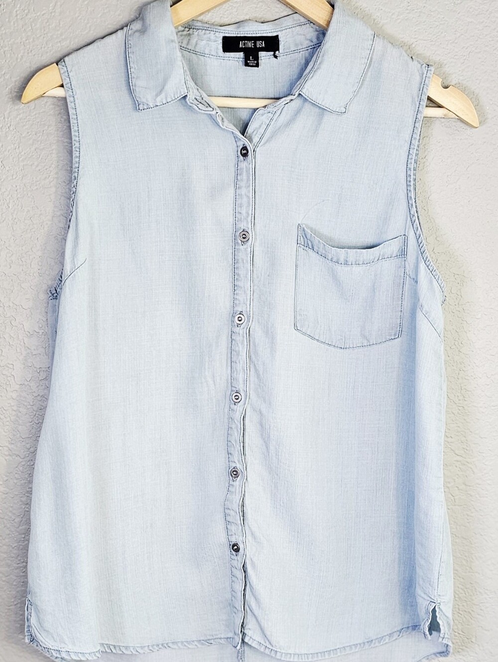 Active USA 100% Tencel Sleeveless Button Front Chambray Blouse Light Blue Large